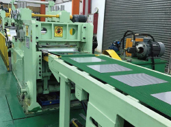 不銹鋼、各種非鐵精密分條加工